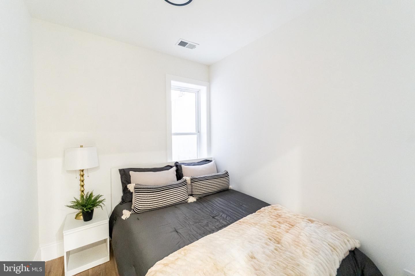 1714 EUCLID ST NW #2, WASHINGTON, District Of Columbia 20009, 2 Bedrooms Bedrooms, ,1 BathroomBathrooms,Residential,For sale,1714 EUCLID ST NW #2,DCDC2213266 MLS # DCDC2213266