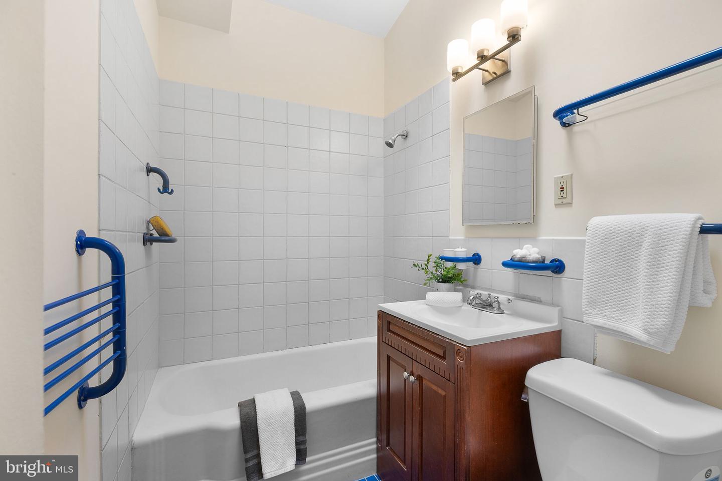 3012 CASTLE RD, FALLS CHURCH, Virginia 22044, 6 Bedrooms Bedrooms, 10 Rooms Rooms,4 BathroomsBathrooms,Residential,For sale,3012 CASTLE RD,VAFX2259306 MLS # VAFX2259306