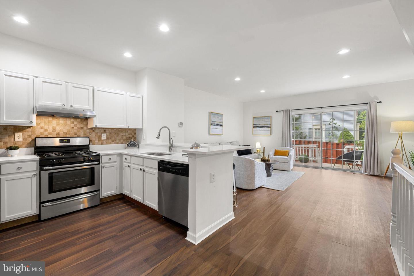 12124 WEDGEWAY PL, FAIRFAX, Virginia 22033, 2 Bedrooms Bedrooms, 4 Rooms Rooms,3 BathroomsBathrooms,Residential,For sale,12124 WEDGEWAY PL,VAFX2259762 MLS # VAFX2259762