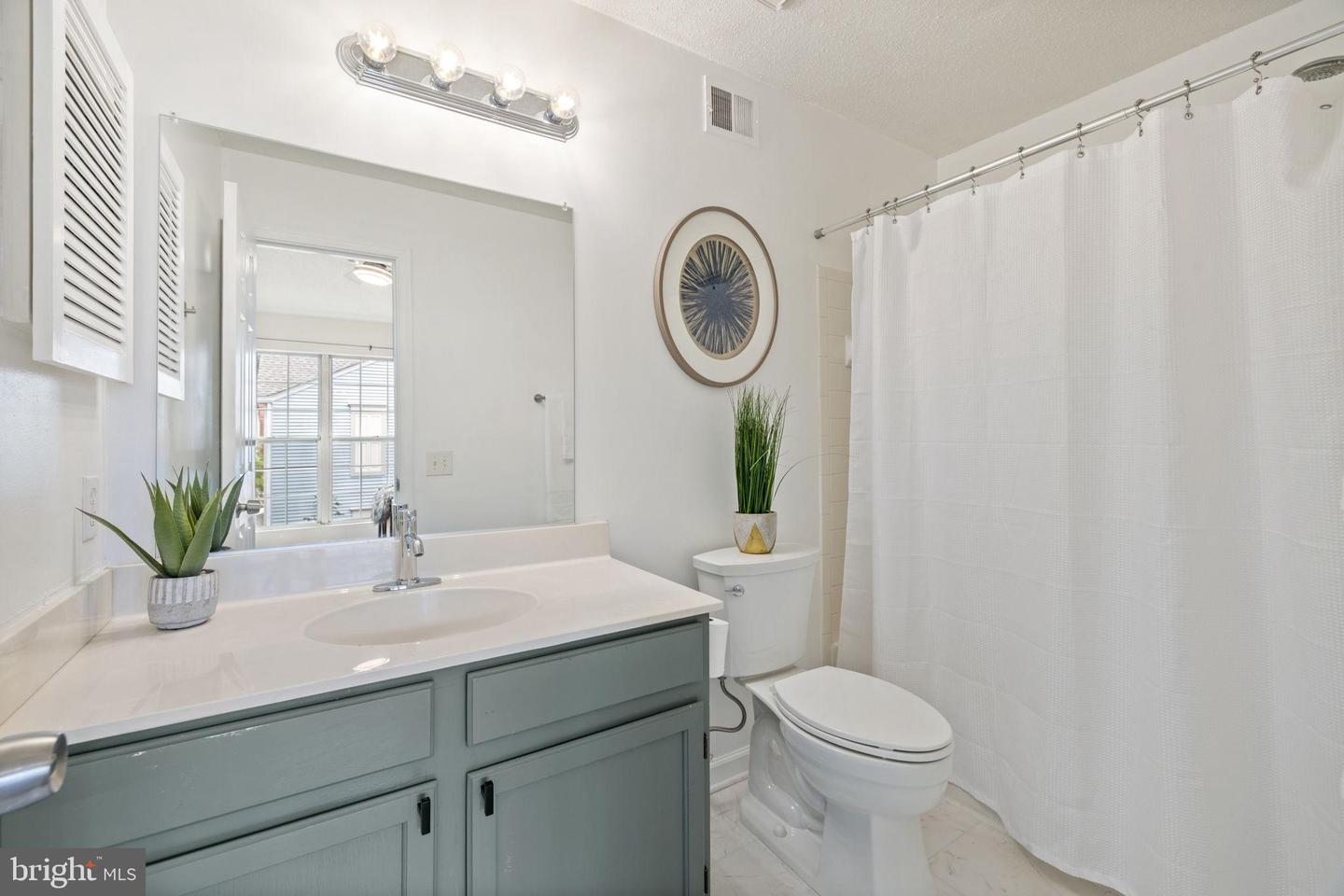 12124 WEDGEWAY PL, FAIRFAX, Virginia 22033, 2 Bedrooms Bedrooms, 4 Rooms Rooms,3 BathroomsBathrooms,Residential,For sale,12124 WEDGEWAY PL,VAFX2259762 MLS # VAFX2259762