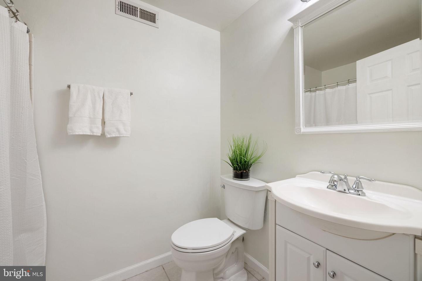12124 WEDGEWAY PL, FAIRFAX, Virginia 22033, 2 Bedrooms Bedrooms, 4 Rooms Rooms,3 BathroomsBathrooms,Residential,For sale,12124 WEDGEWAY PL,VAFX2259762 MLS # VAFX2259762