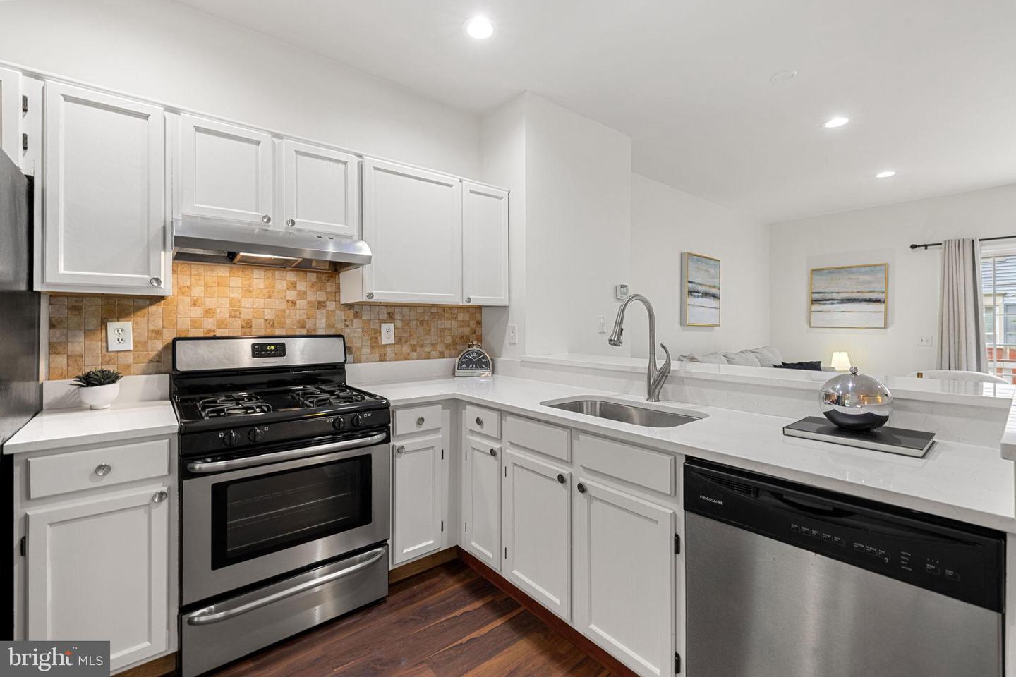 12124 WEDGEWAY PL, FAIRFAX, Virginia 22033, 2 Bedrooms Bedrooms, 4 Rooms Rooms,3 BathroomsBathrooms,Residential,For sale,12124 WEDGEWAY PL,VAFX2259762 MLS # VAFX2259762