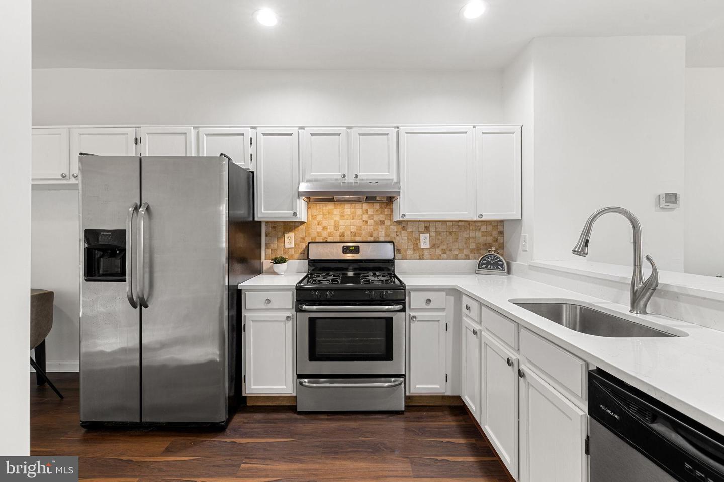 12124 WEDGEWAY PL, FAIRFAX, Virginia 22033, 2 Bedrooms Bedrooms, 4 Rooms Rooms,3 BathroomsBathrooms,Residential,For sale,12124 WEDGEWAY PL,VAFX2259762 MLS # VAFX2259762