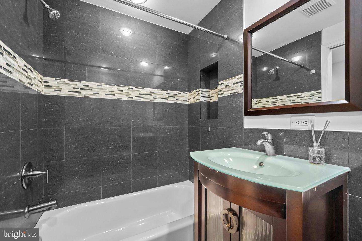 2653 FANIEUL HALL CT, OAK HILL, Virginia 20171, 3 Bedrooms Bedrooms, ,2 BathroomsBathrooms,Residential,For sale,2653 FANIEUL HALL CT,VAFX2260018 MLS # VAFX2260018