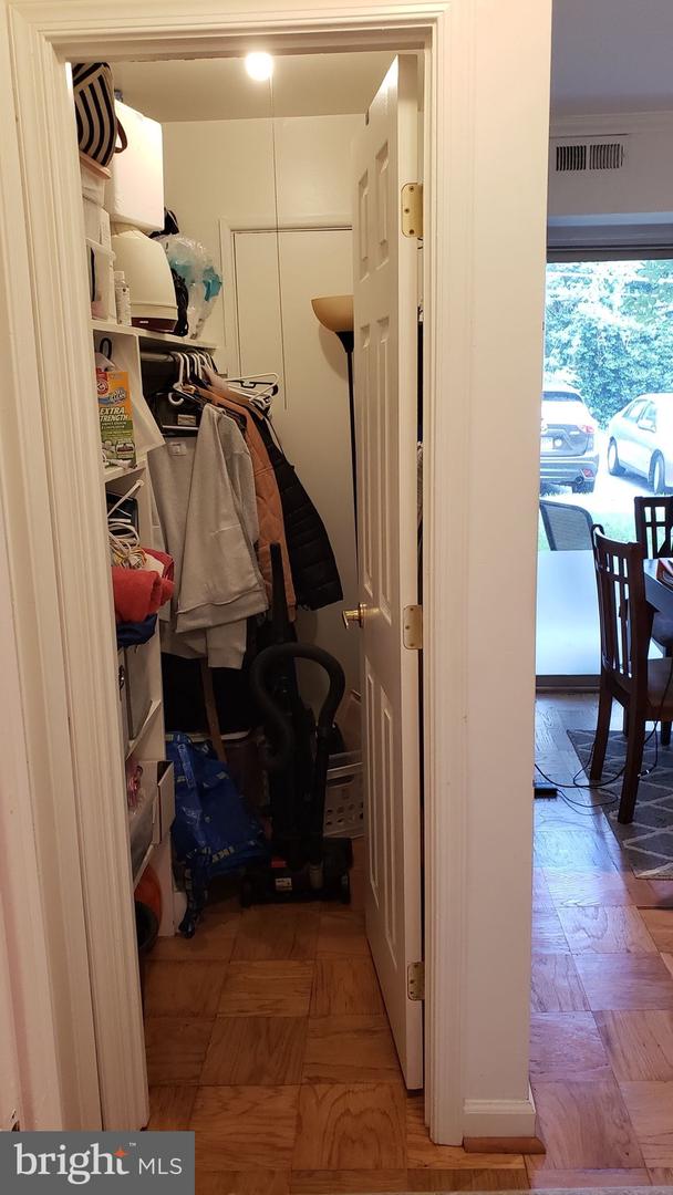 2911 CHARING CROSS RD #07/6, FALLS CHURCH, Virginia 22042, 1 Bedroom Bedrooms, ,1 BathroomBathrooms,Residential,For sale,2911 CHARING CROSS RD #07/6,VAFX2260022 MLS # VAFX2260022