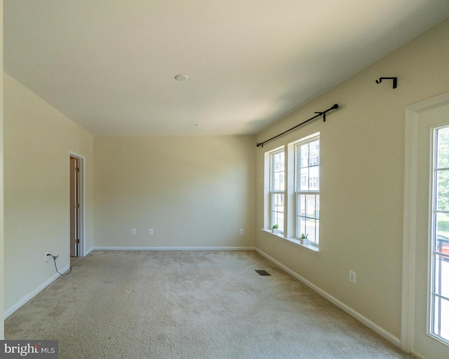 13933 HOLLOW WIND WAY #101, WOODBRIDGE, Virginia 22191, 3 Bedrooms Bedrooms, 6 Rooms Rooms,2 BathroomsBathrooms,Residential,For sale,13933 HOLLOW WIND WAY #101,VAPW2101054 MLS # VAPW2101054
