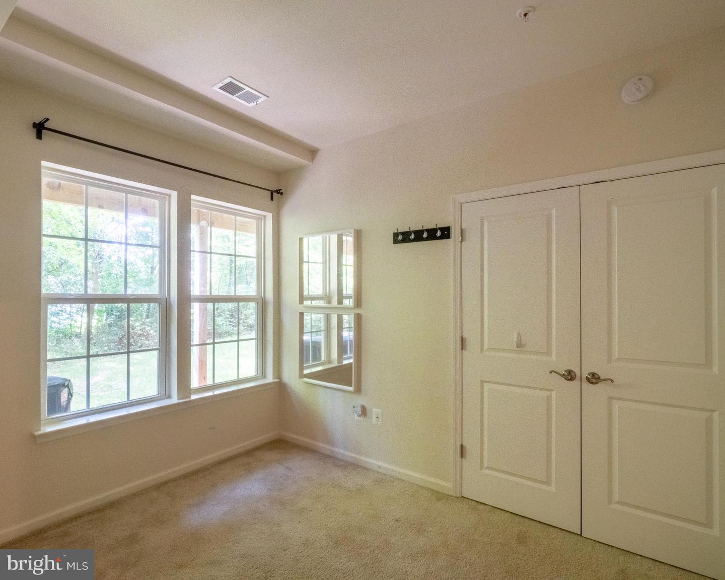 13933 HOLLOW WIND WAY #101, WOODBRIDGE, Virginia 22191, 3 Bedrooms Bedrooms, 6 Rooms Rooms,2 BathroomsBathrooms,Residential,For sale,13933 HOLLOW WIND WAY #101,VAPW2101054 MLS # VAPW2101054