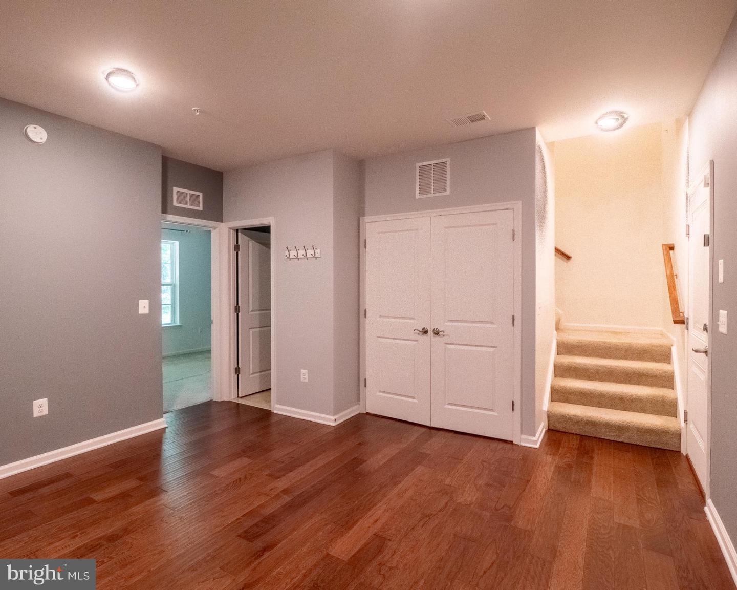 13933 HOLLOW WIND WAY #101, WOODBRIDGE, Virginia 22191, 3 Bedrooms Bedrooms, 6 Rooms Rooms,2 BathroomsBathrooms,Residential,For sale,13933 HOLLOW WIND WAY #101,VAPW2101054 MLS # VAPW2101054