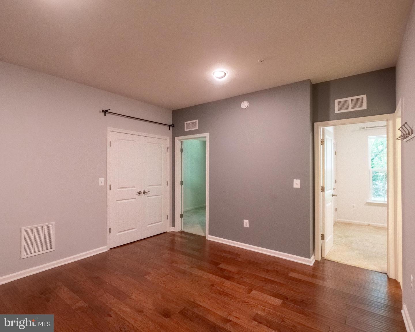 13933 HOLLOW WIND WAY #101, WOODBRIDGE, Virginia 22191, 3 Bedrooms Bedrooms, 6 Rooms Rooms,2 BathroomsBathrooms,Residential,For sale,13933 HOLLOW WIND WAY #101,VAPW2101054 MLS # VAPW2101054