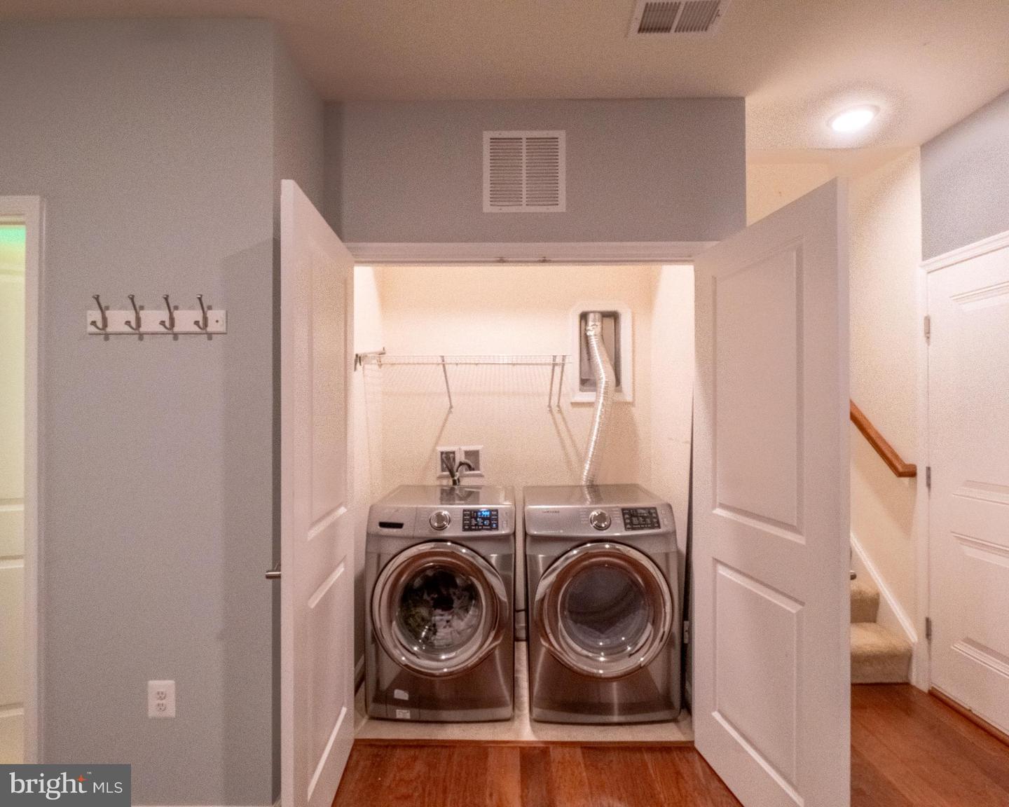 13933 HOLLOW WIND WAY #101, WOODBRIDGE, Virginia 22191, 3 Bedrooms Bedrooms, 6 Rooms Rooms,2 BathroomsBathrooms,Residential,For sale,13933 HOLLOW WIND WAY #101,VAPW2101054 MLS # VAPW2101054