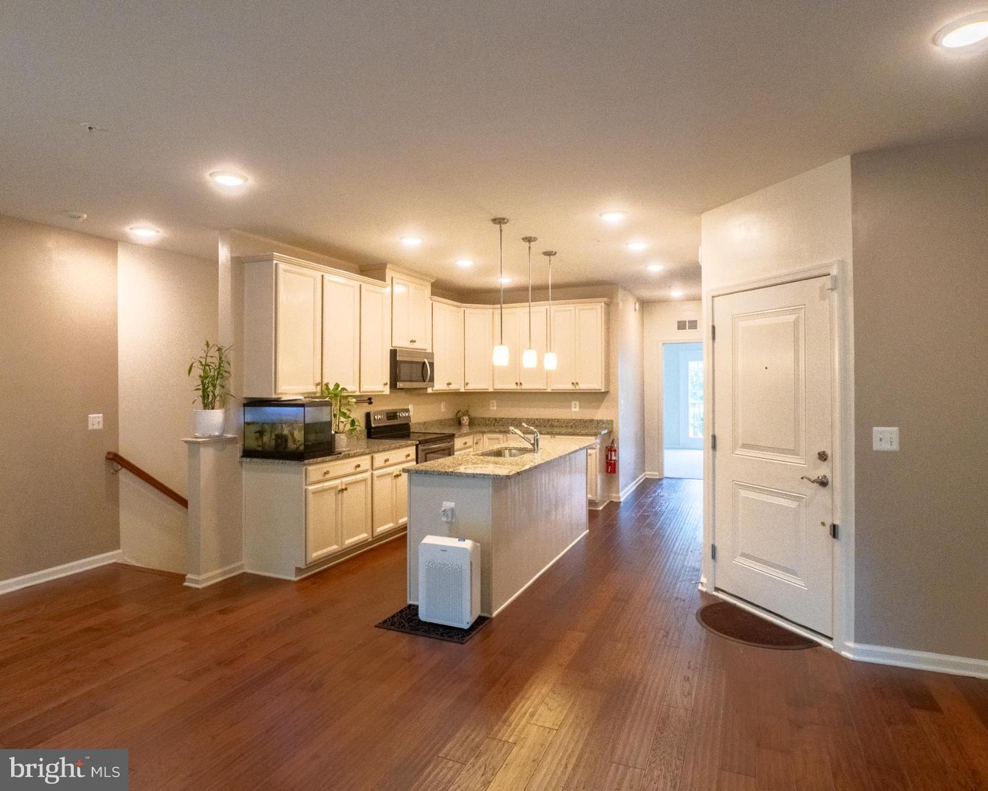 13933 HOLLOW WIND WAY #101, WOODBRIDGE, Virginia 22191, 3 Bedrooms Bedrooms, 6 Rooms Rooms,2 BathroomsBathrooms,Residential,For sale,13933 HOLLOW WIND WAY #101,VAPW2101054 MLS # VAPW2101054
