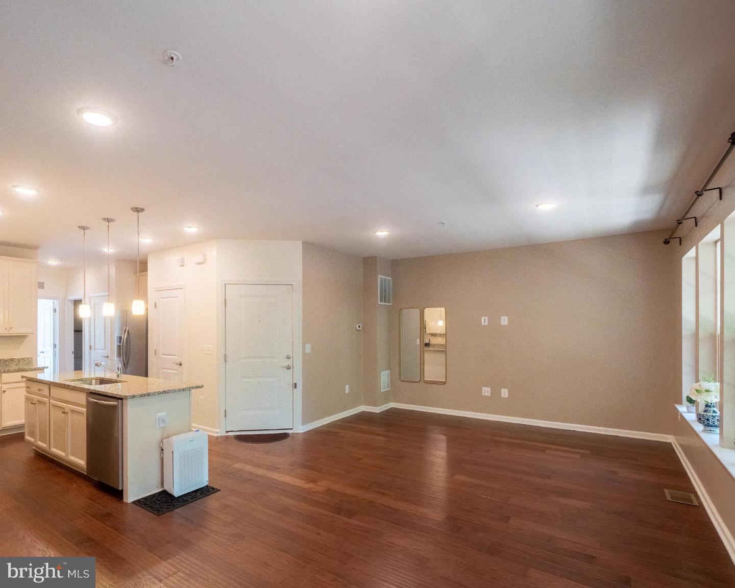 13933 HOLLOW WIND WAY #101, WOODBRIDGE, Virginia 22191, 3 Bedrooms Bedrooms, 6 Rooms Rooms,2 BathroomsBathrooms,Residential,For sale,13933 HOLLOW WIND WAY #101,VAPW2101054 MLS # VAPW2101054