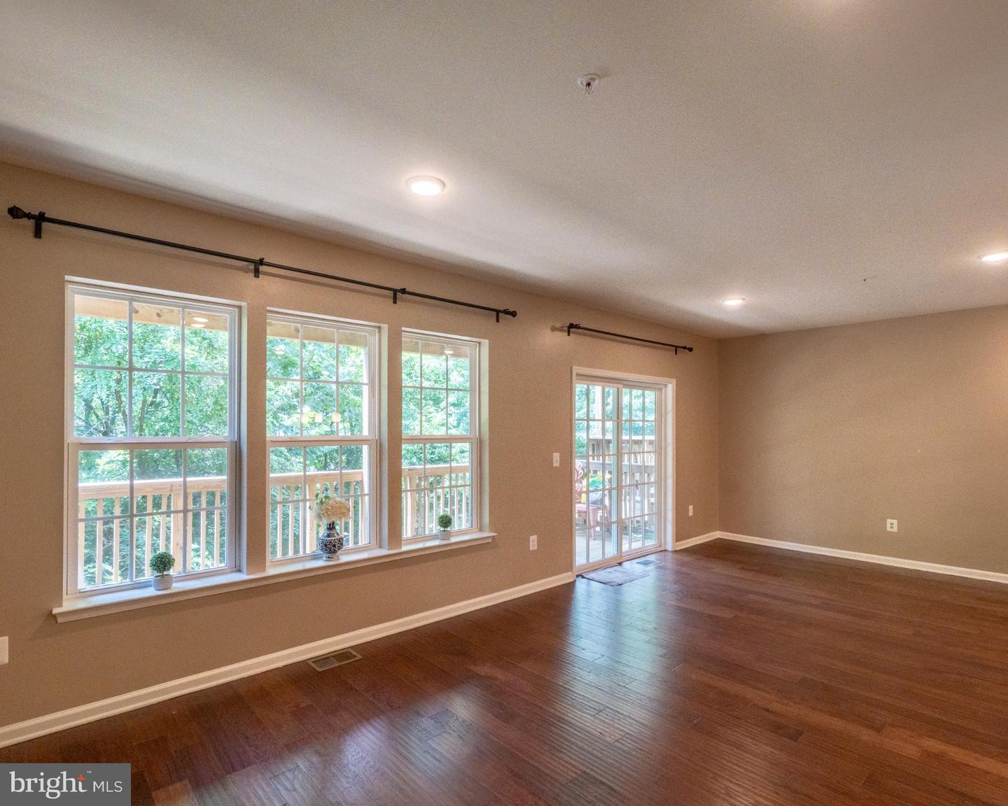 13933 HOLLOW WIND WAY #101, WOODBRIDGE, Virginia 22191, 3 Bedrooms Bedrooms, 6 Rooms Rooms,2 BathroomsBathrooms,Residential,For sale,13933 HOLLOW WIND WAY #101,VAPW2101054 MLS # VAPW2101054