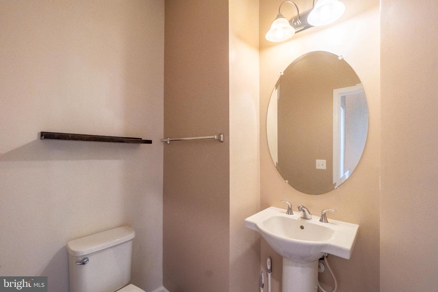 13933 HOLLOW WIND WAY #101, WOODBRIDGE, Virginia 22191, 3 Bedrooms Bedrooms, 6 Rooms Rooms,2 BathroomsBathrooms,Residential,For sale,13933 HOLLOW WIND WAY #101,VAPW2101054 MLS # VAPW2101054