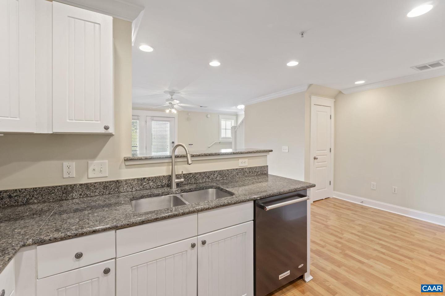 1625 ELMWOOD CT #204, CHARLOTTESVILLE, Virginia 22903, 3 Bedrooms Bedrooms, ,3 BathroomsBathrooms,Residential,For sale,1625 ELMWOOD CT #204,667618 MLS # 667618