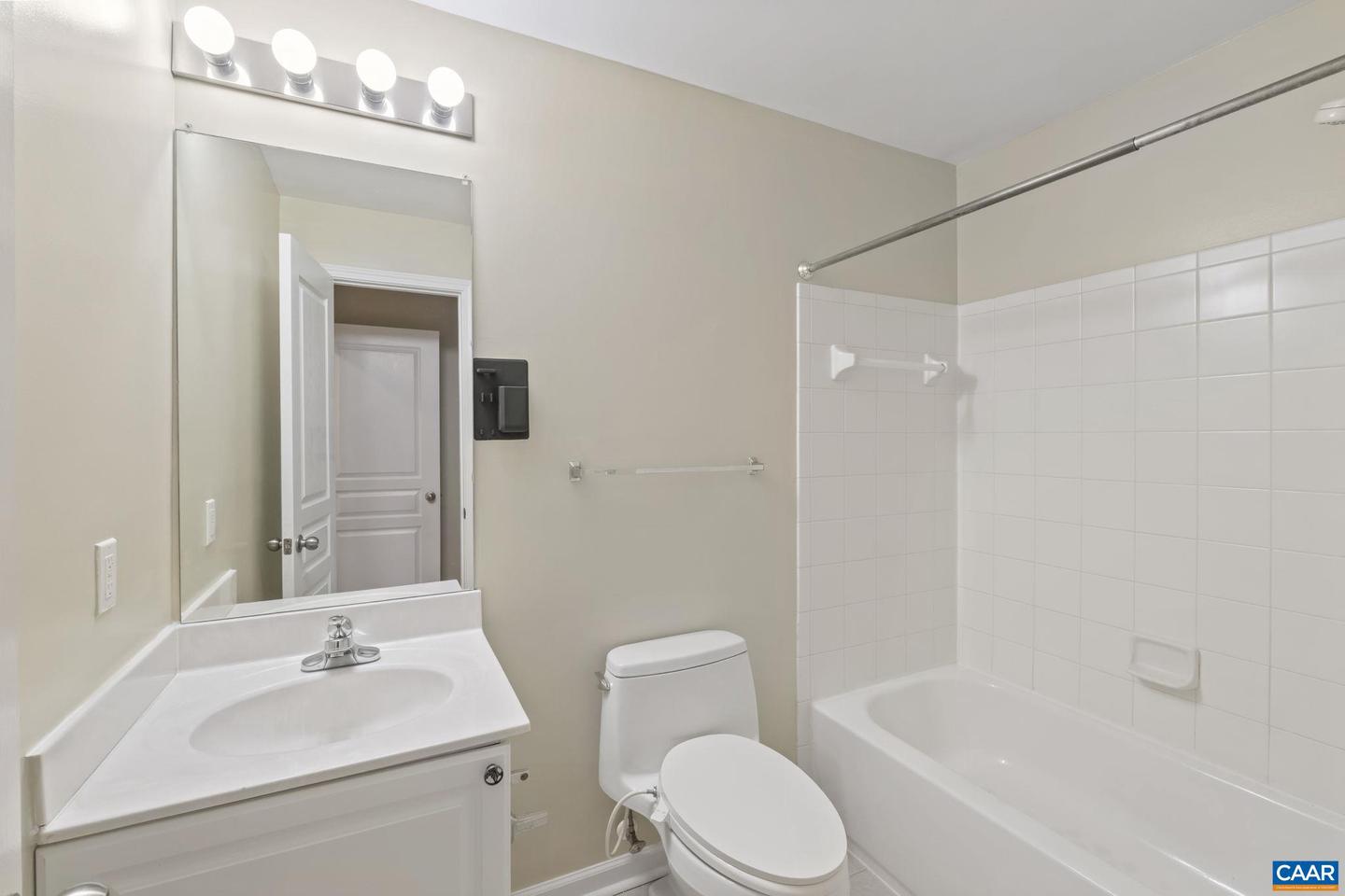 1625 ELMWOOD CT #204, CHARLOTTESVILLE, Virginia 22903, 3 Bedrooms Bedrooms, ,3 BathroomsBathrooms,Residential,For sale,1625 ELMWOOD CT #204,667618 MLS # 667618