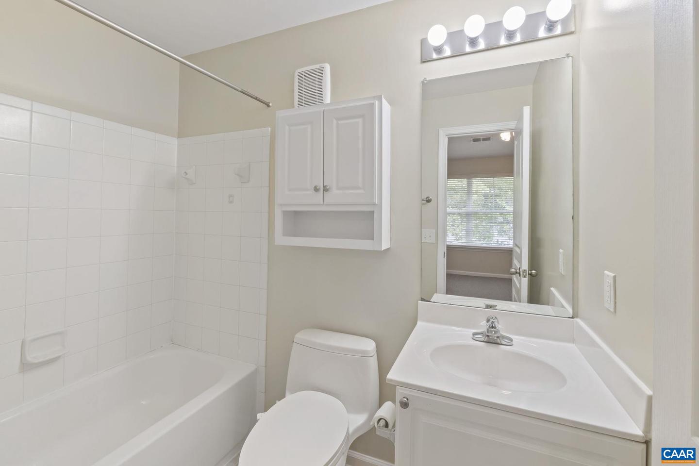 1625 ELMWOOD CT #204, CHARLOTTESVILLE, Virginia 22903, 3 Bedrooms Bedrooms, ,3 BathroomsBathrooms,Residential,For sale,1625 ELMWOOD CT #204,667618 MLS # 667618