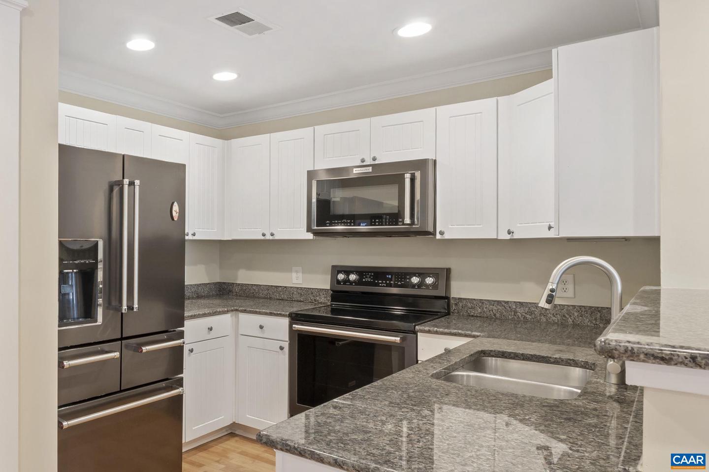 1625 ELMWOOD CT #204, CHARLOTTESVILLE, Virginia 22903, 3 Bedrooms Bedrooms, ,3 BathroomsBathrooms,Residential,For sale,1625 ELMWOOD CT #204,667618 MLS # 667618