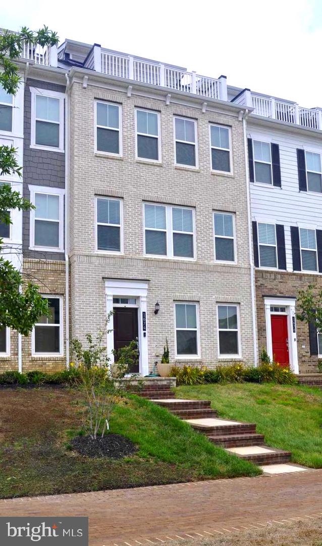 1674 DUNNINGTON PL, DUMFRIES, Virginia 22026, 4 Bedrooms Bedrooms, ,3 BathroomsBathrooms,Residential,For sale,1674 DUNNINGTON PL,VAPW2101120 MLS # VAPW2101120