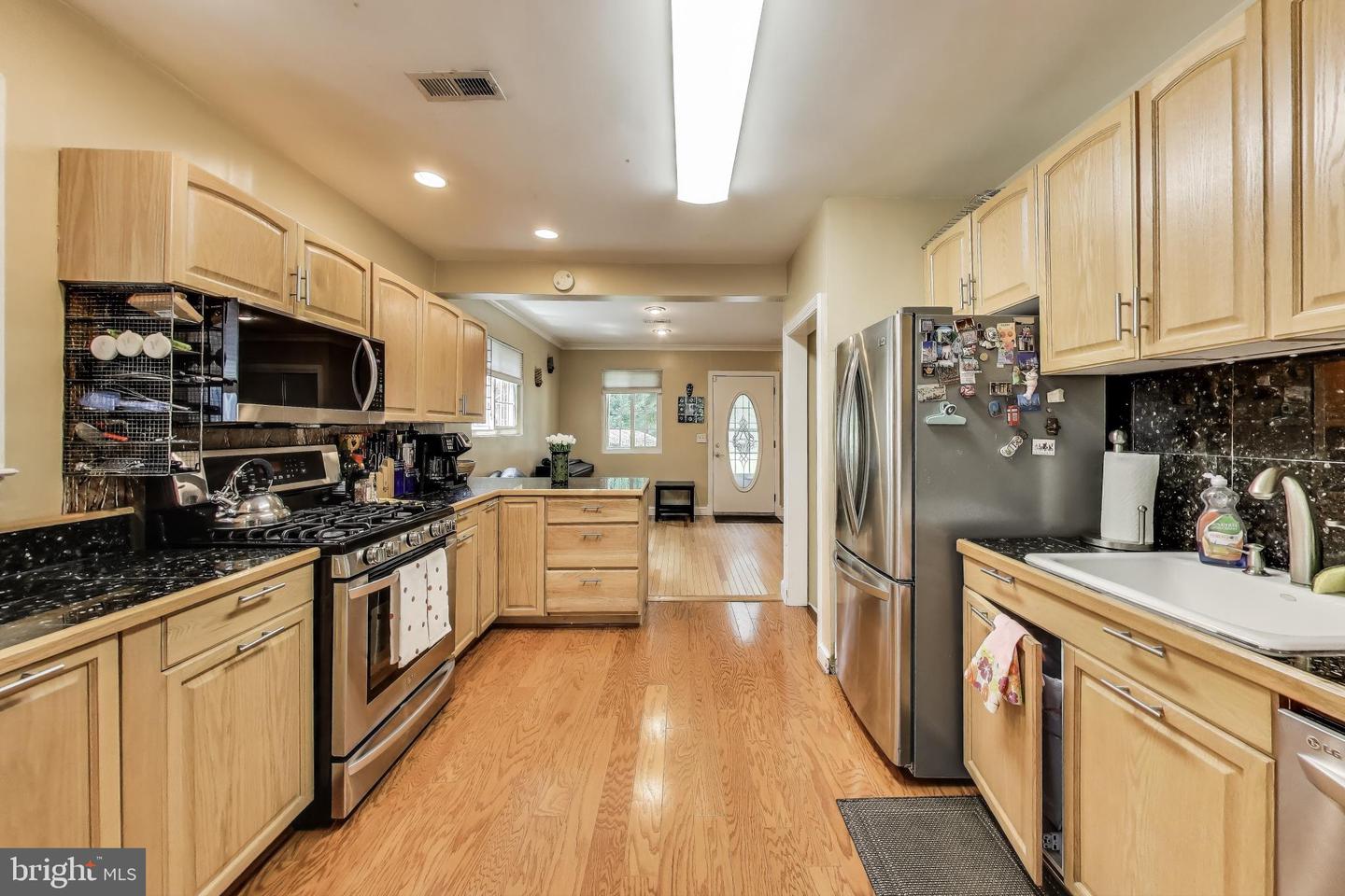6703 HALLWOOD AVE, FALLS CHURCH, Virginia 22046, 3 Bedrooms Bedrooms, ,2 BathroomsBathrooms,Residential,For sale,6703 HALLWOOD AVE,VAFX2260198 MLS # VAFX2260198
