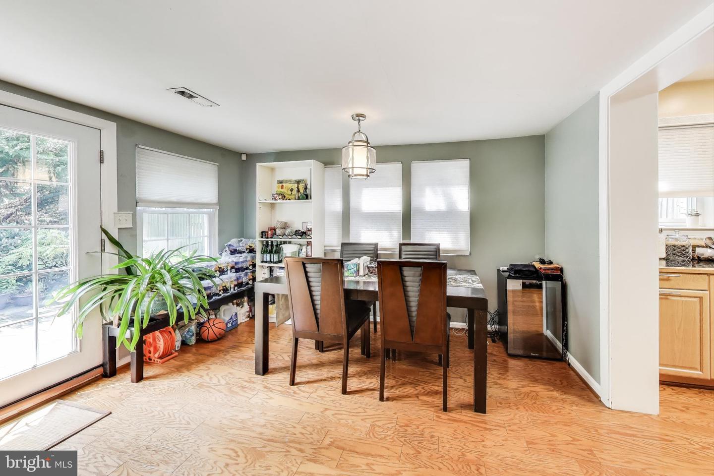 6703 HALLWOOD AVE, FALLS CHURCH, Virginia 22046, 3 Bedrooms Bedrooms, ,2 BathroomsBathrooms,Residential,For sale,6703 HALLWOOD AVE,VAFX2260198 MLS # VAFX2260198