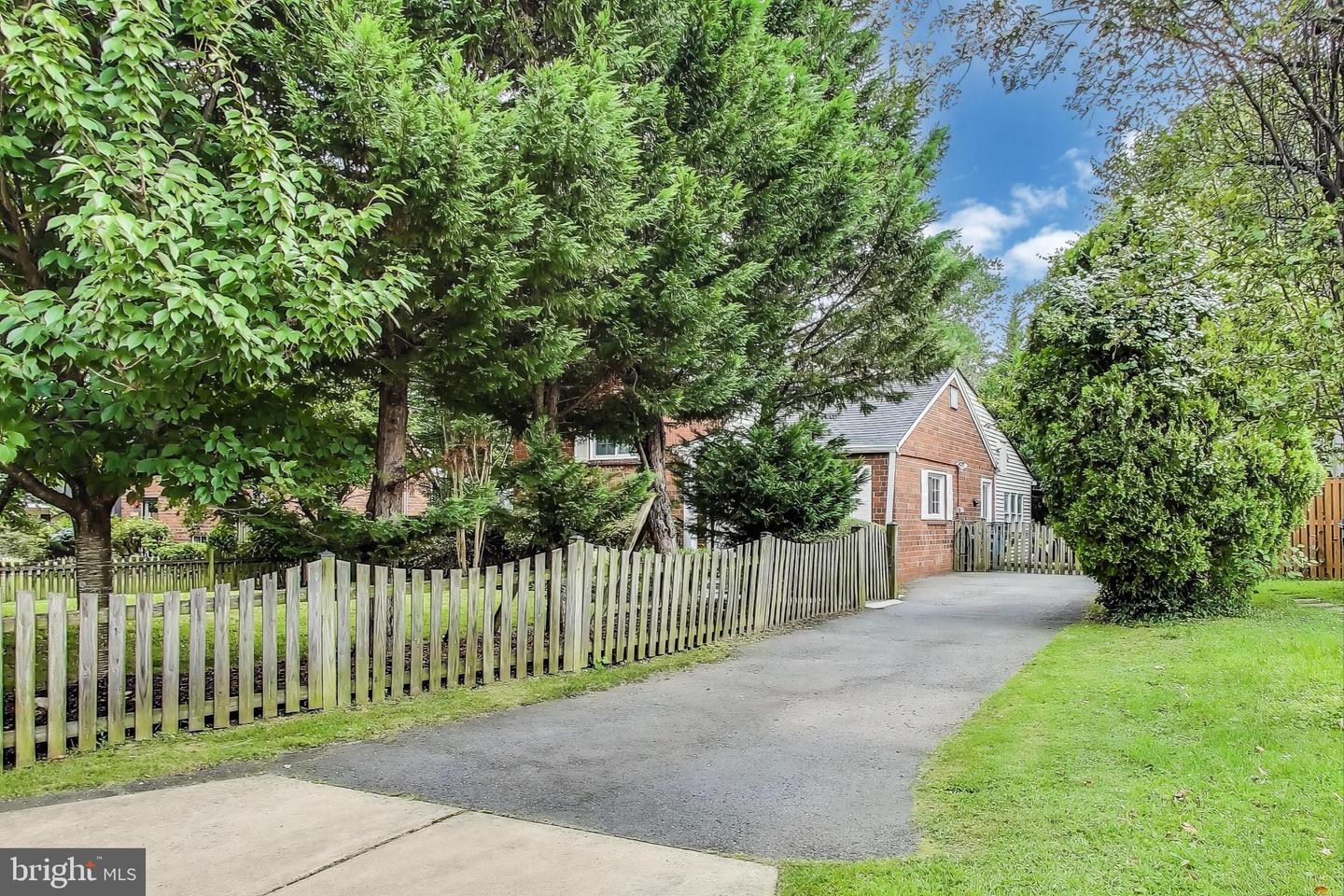 6703 HALLWOOD AVE, FALLS CHURCH, Virginia 22046, 3 Bedrooms Bedrooms, ,2 BathroomsBathrooms,Residential,For sale,6703 HALLWOOD AVE,VAFX2260198 MLS # VAFX2260198