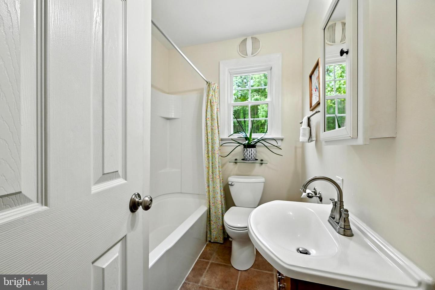 11066 GREENWOOD RD, GLEN ALLEN, Virginia 23059, 4 Bedrooms Bedrooms, 8 Rooms Rooms,3 BathroomsBathrooms,Residential,For sale,11066 GREENWOOD RD,VAHN2001022 MLS # VAHN2001022