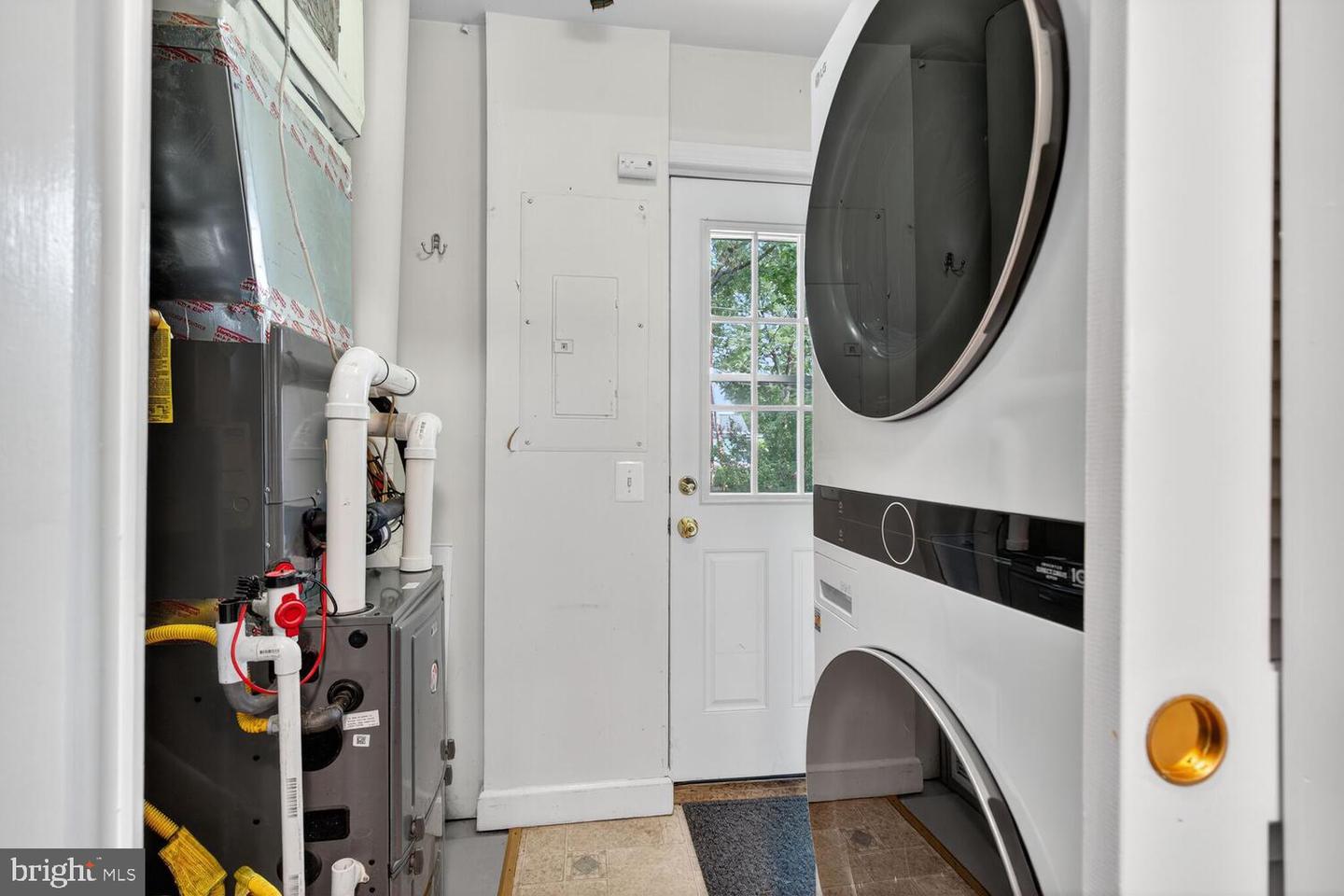 6423 14TH ST, ALEXANDRIA, Virginia 22307, 3 Bedrooms Bedrooms, ,1 BathroomBathrooms,Residential,For sale,6423 14TH ST,VAFX2260388 MLS # VAFX2260388