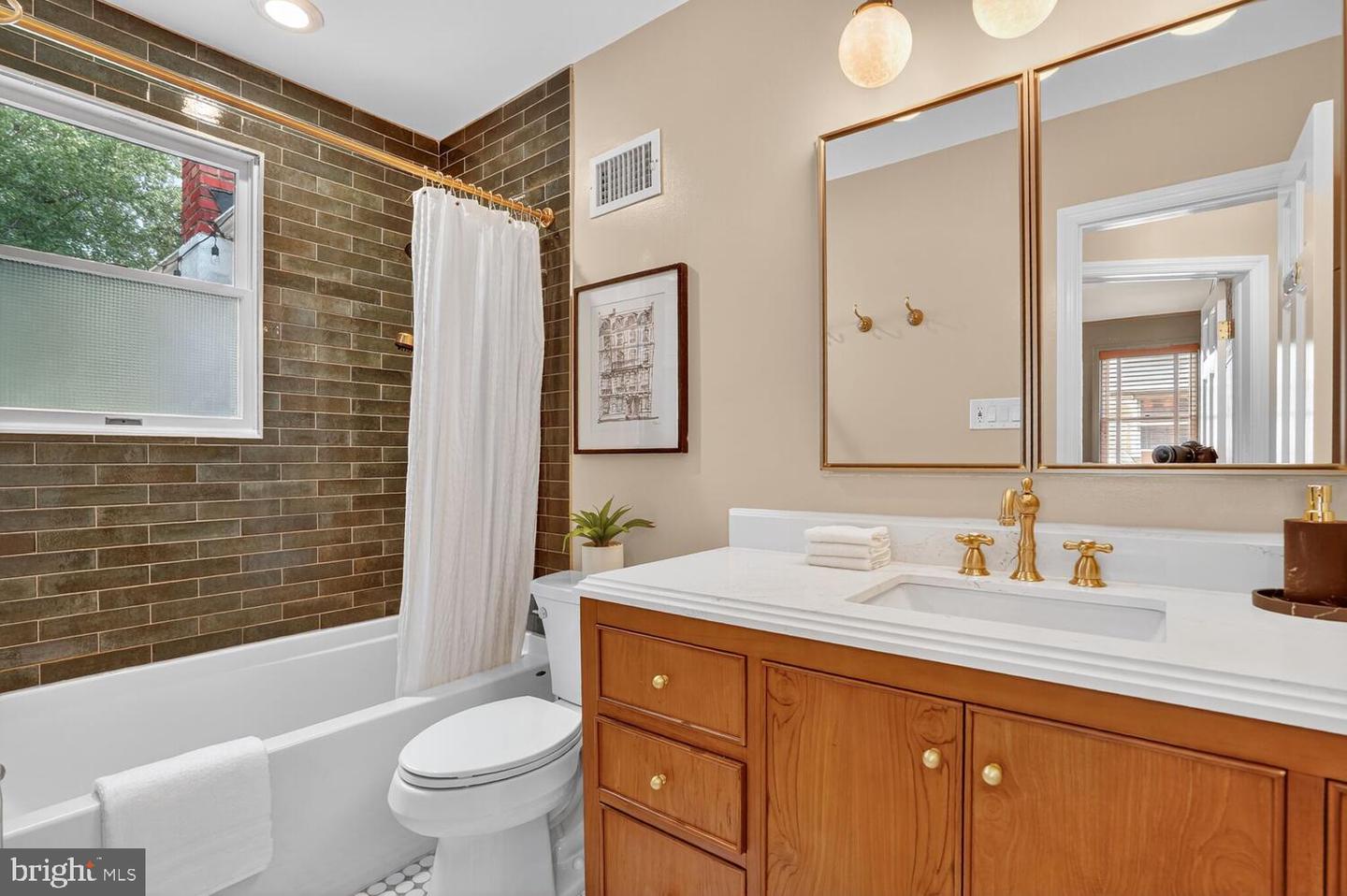 6423 14TH ST, ALEXANDRIA, Virginia 22307, 3 Bedrooms Bedrooms, ,1 BathroomBathrooms,Residential,For sale,6423 14TH ST,VAFX2260388 MLS # VAFX2260388