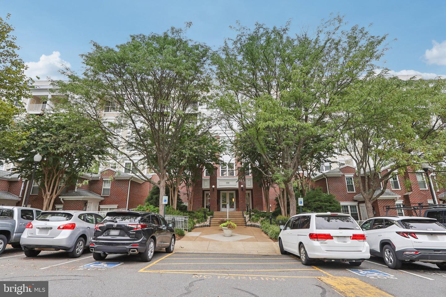 1641 INTERNATIONAL DR #207, MCLEAN, Virginia 22102, 2 Bedrooms Bedrooms, ,1 BathroomBathrooms,Residential,For sale,1641 INTERNATIONAL DR #207,VAFX2260396 MLS # VAFX2260396