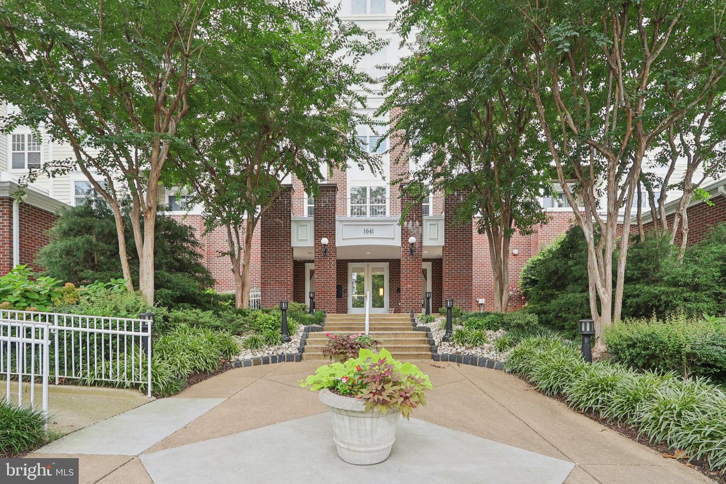 1641 INTERNATIONAL DR #207, MCLEAN, Virginia 22102, 2 Bedrooms Bedrooms, ,1 BathroomBathrooms,Residential,For sale,1641 INTERNATIONAL DR #207,VAFX2260396 MLS # VAFX2260396