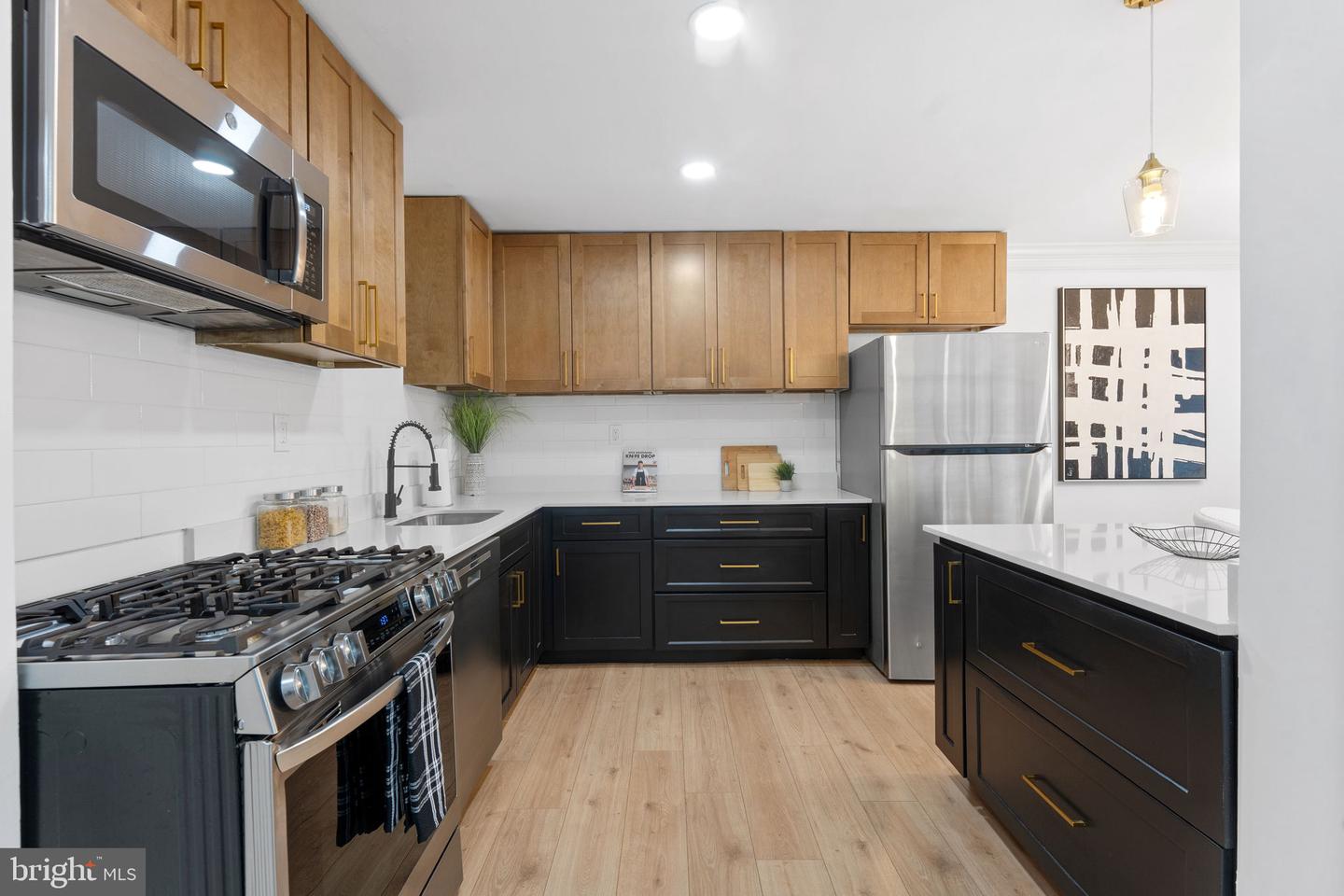 1 CANTERBURY SQ #101, ALEXANDRIA, Virginia 22304, 2 Bedrooms Bedrooms, ,1 BathroomBathrooms,Residential,For sale,1 CANTERBURY SQ #101,VAAX2048460 MLS # VAAX2048460
