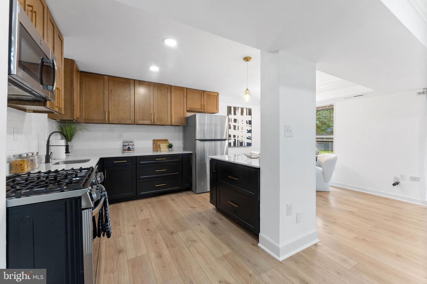 1 CANTERBURY SQ #101, ALEXANDRIA, Virginia 22304, 2 Bedrooms Bedrooms, ,1 BathroomBathrooms,Residential,For sale,1 CANTERBURY SQ #101,VAAX2048460 MLS # VAAX2048460