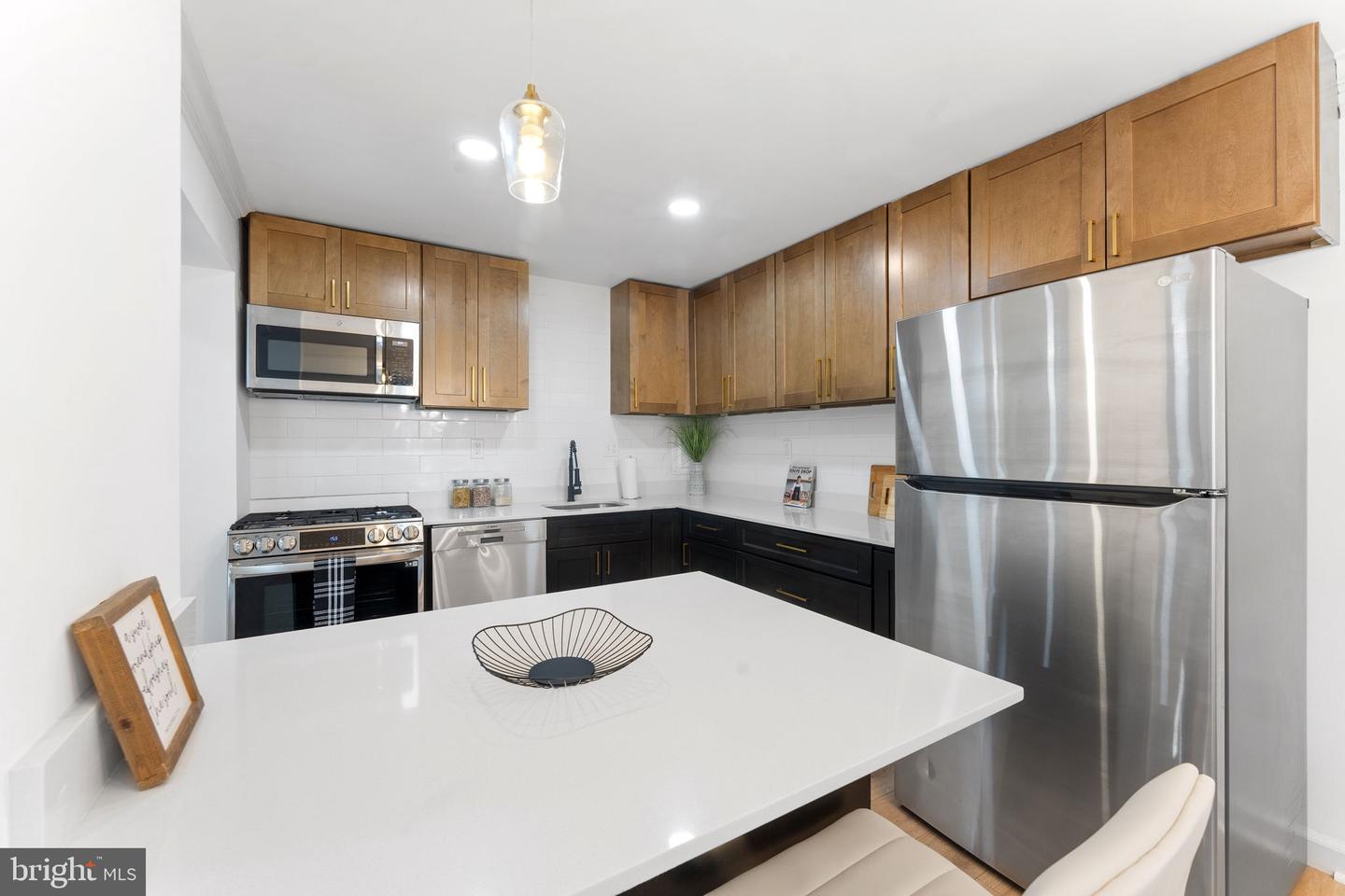 1 CANTERBURY SQ #101, ALEXANDRIA, Virginia 22304, 2 Bedrooms Bedrooms, ,1 BathroomBathrooms,Residential,For sale,1 CANTERBURY SQ #101,VAAX2048460 MLS # VAAX2048460