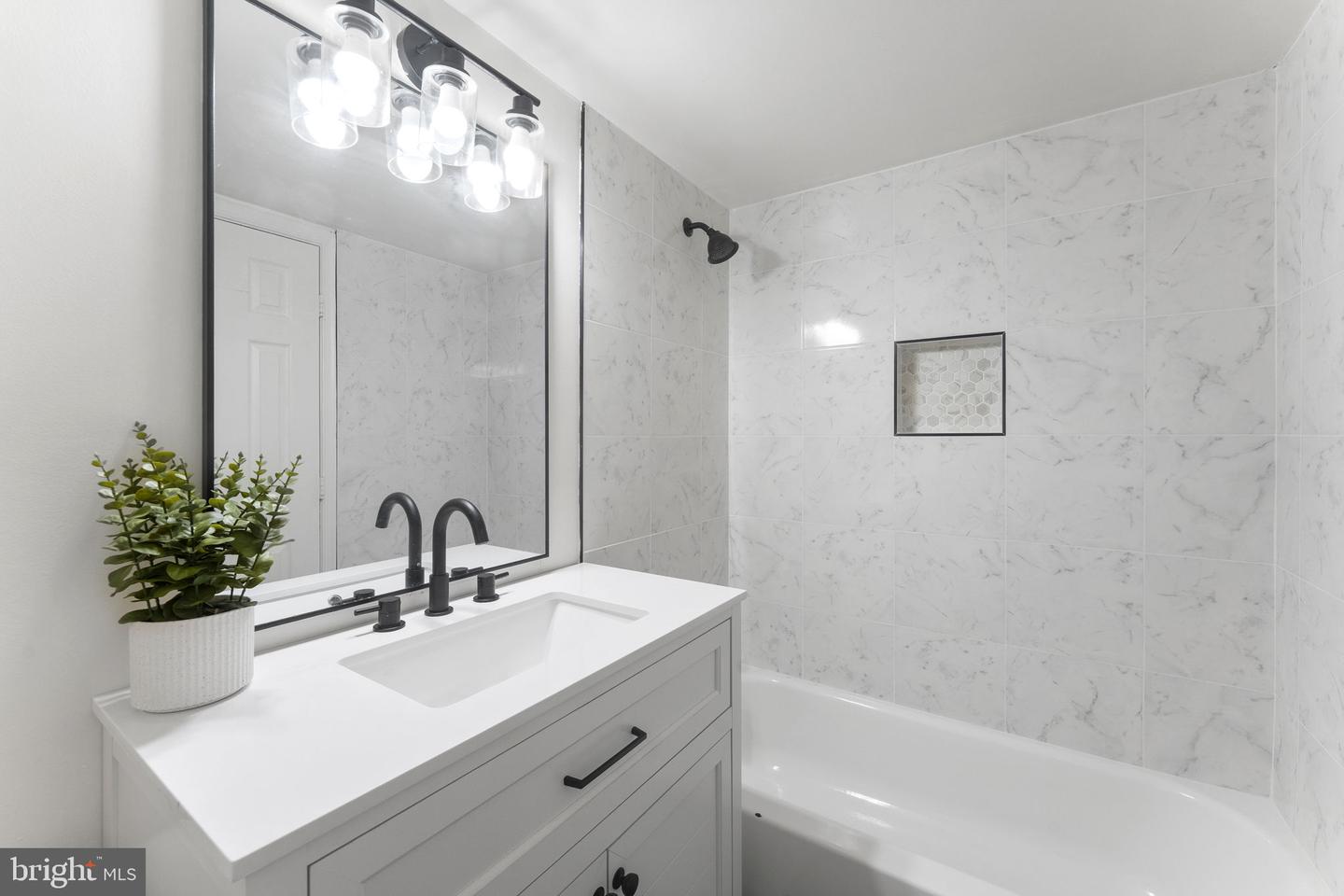 1 CANTERBURY SQ #101, ALEXANDRIA, Virginia 22304, 2 Bedrooms Bedrooms, ,1 BathroomBathrooms,Residential,For sale,1 CANTERBURY SQ #101,VAAX2048460 MLS # VAAX2048460