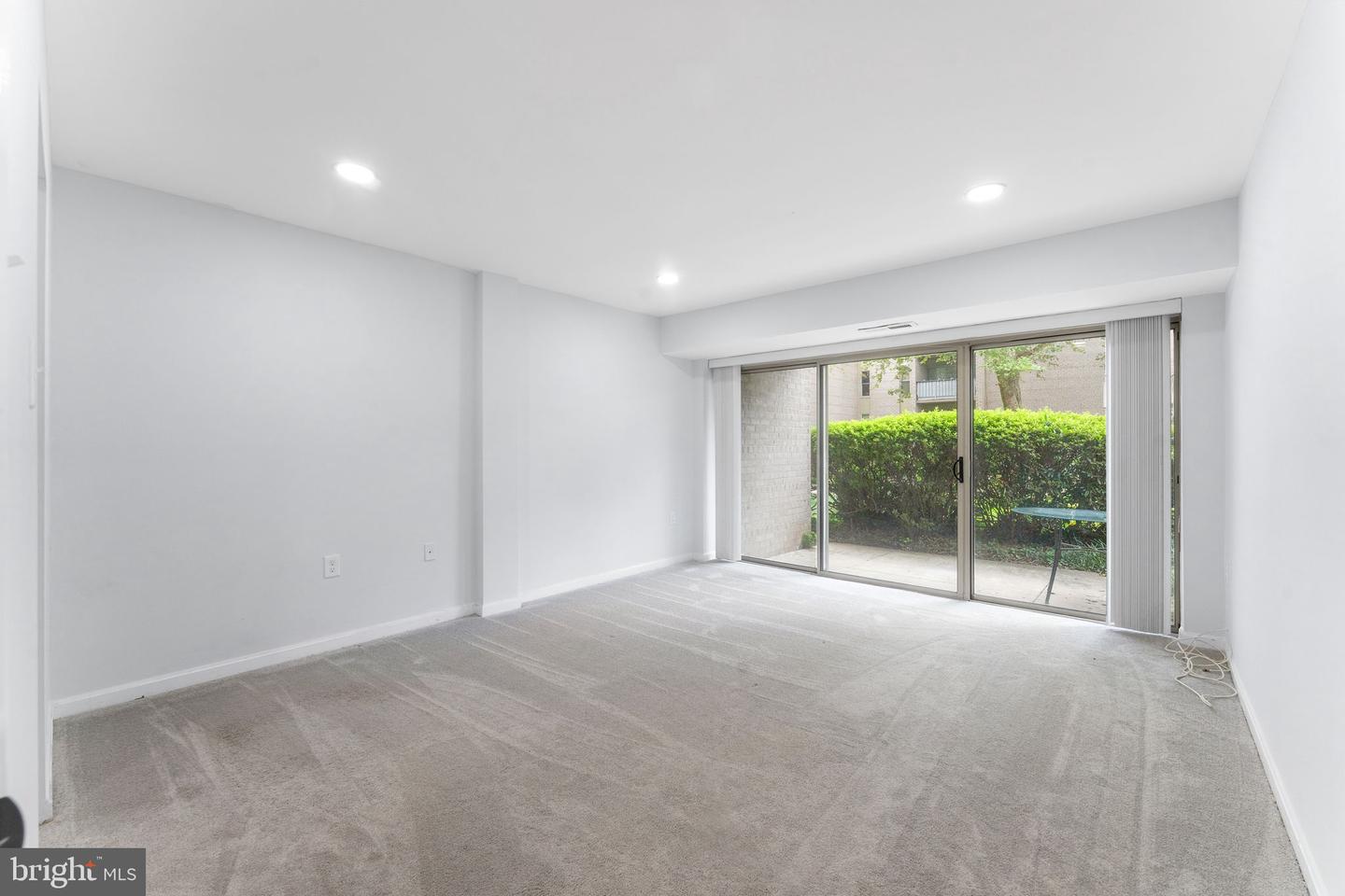 1 CANTERBURY SQ #101, ALEXANDRIA, Virginia 22304, 2 Bedrooms Bedrooms, ,1 BathroomBathrooms,Residential,For sale,1 CANTERBURY SQ #101,VAAX2048460 MLS # VAAX2048460