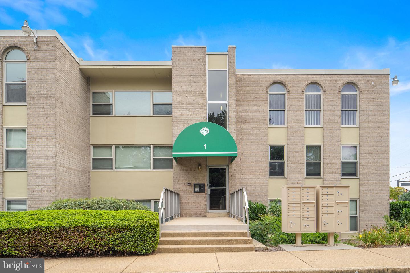 1 CANTERBURY SQ #101, ALEXANDRIA, Virginia 22304, 2 Bedrooms Bedrooms, ,1 BathroomBathrooms,Residential,For sale,1 CANTERBURY SQ #101,VAAX2048460 MLS # VAAX2048460
