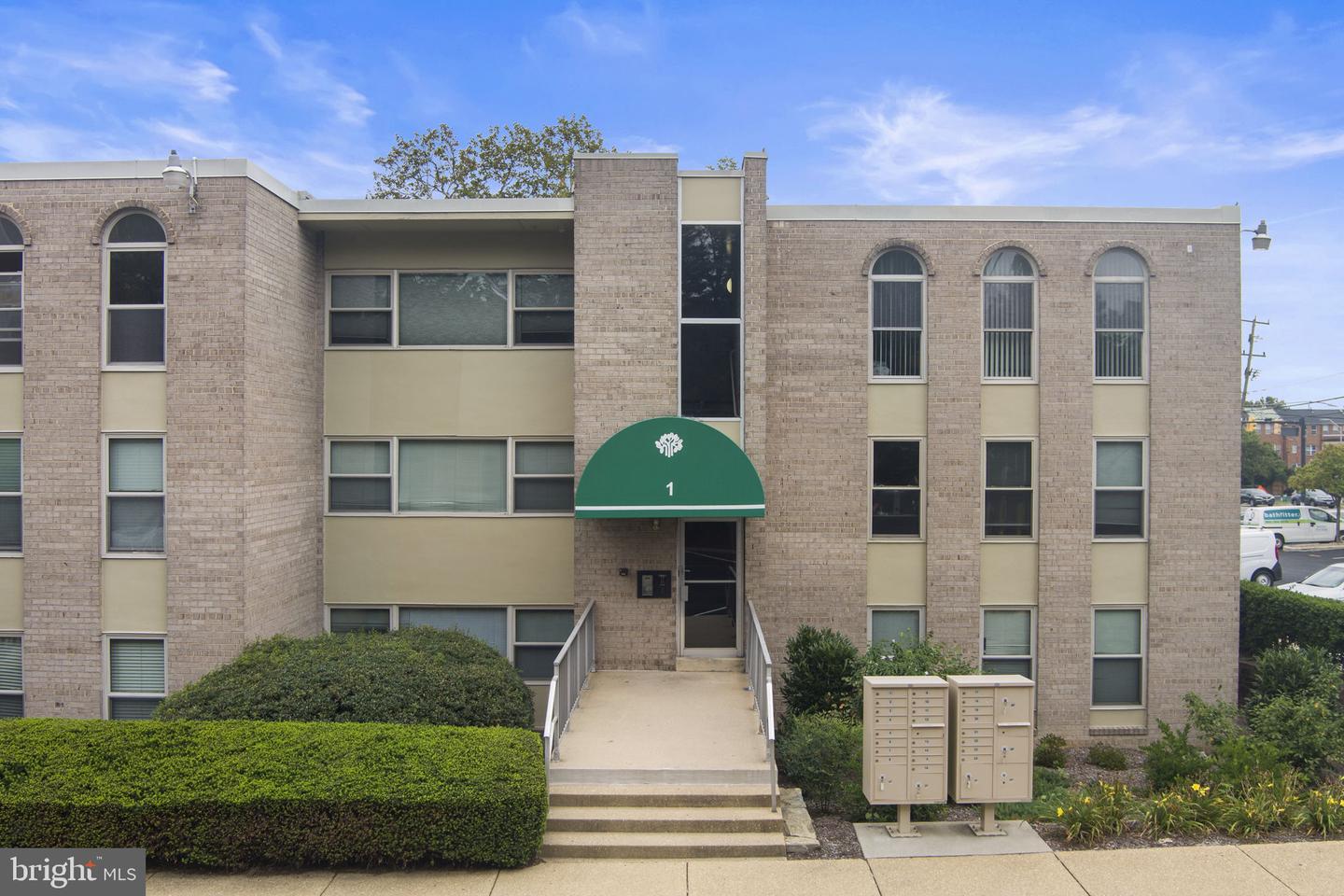 1 CANTERBURY SQ #101, ALEXANDRIA, Virginia 22304, 2 Bedrooms Bedrooms, ,1 BathroomBathrooms,Residential,For sale,1 CANTERBURY SQ #101,VAAX2048460 MLS # VAAX2048460