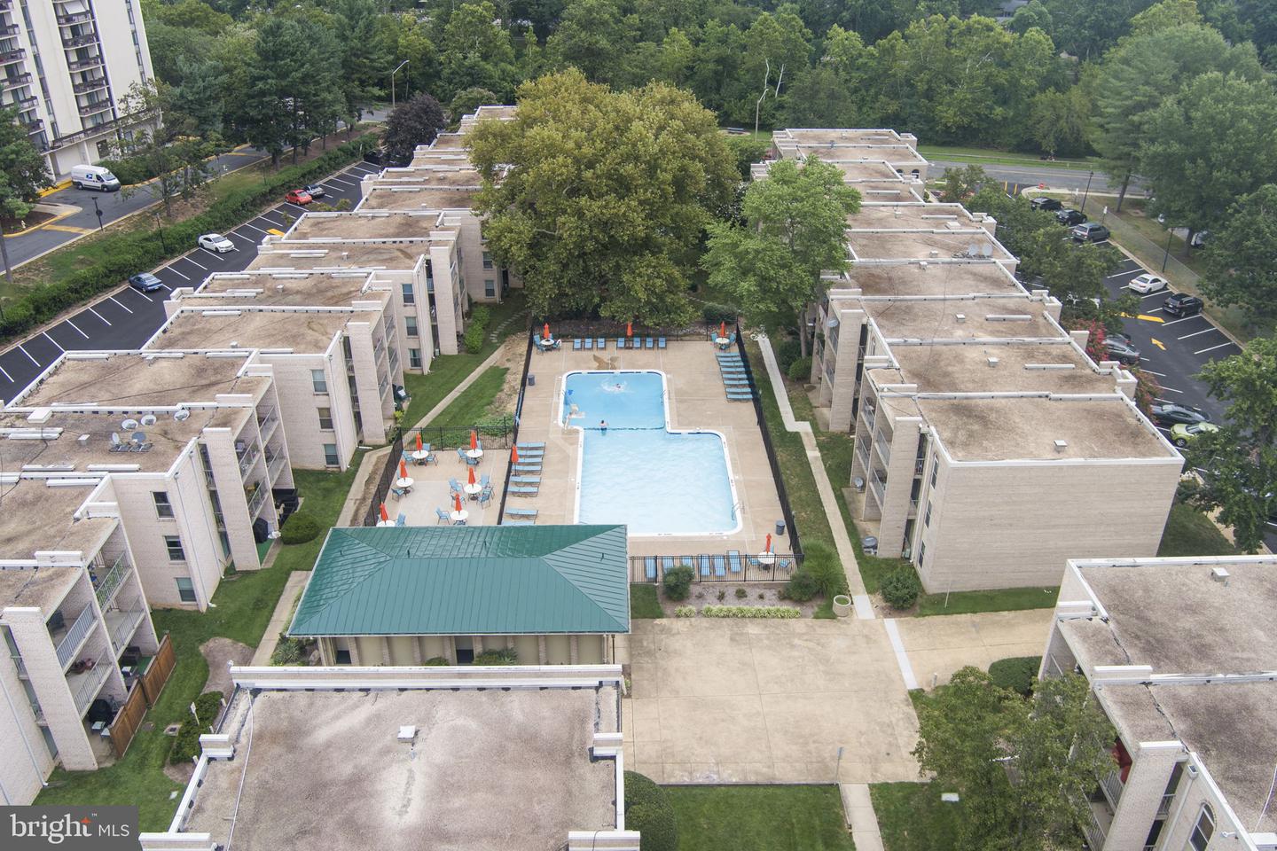 1 CANTERBURY SQ #101, ALEXANDRIA, Virginia 22304, 2 Bedrooms Bedrooms, ,1 BathroomBathrooms,Residential,For sale,1 CANTERBURY SQ #101,VAAX2048460 MLS # VAAX2048460
