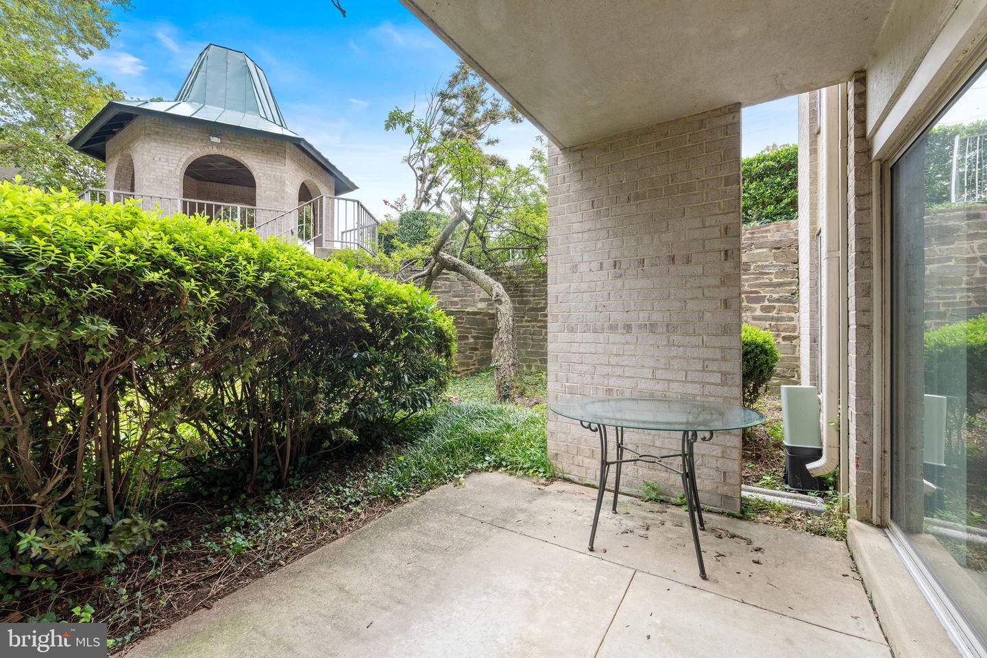 1 CANTERBURY SQ #101, ALEXANDRIA, Virginia 22304, 2 Bedrooms Bedrooms, ,1 BathroomBathrooms,Residential,For sale,1 CANTERBURY SQ #101,VAAX2048460 MLS # VAAX2048460