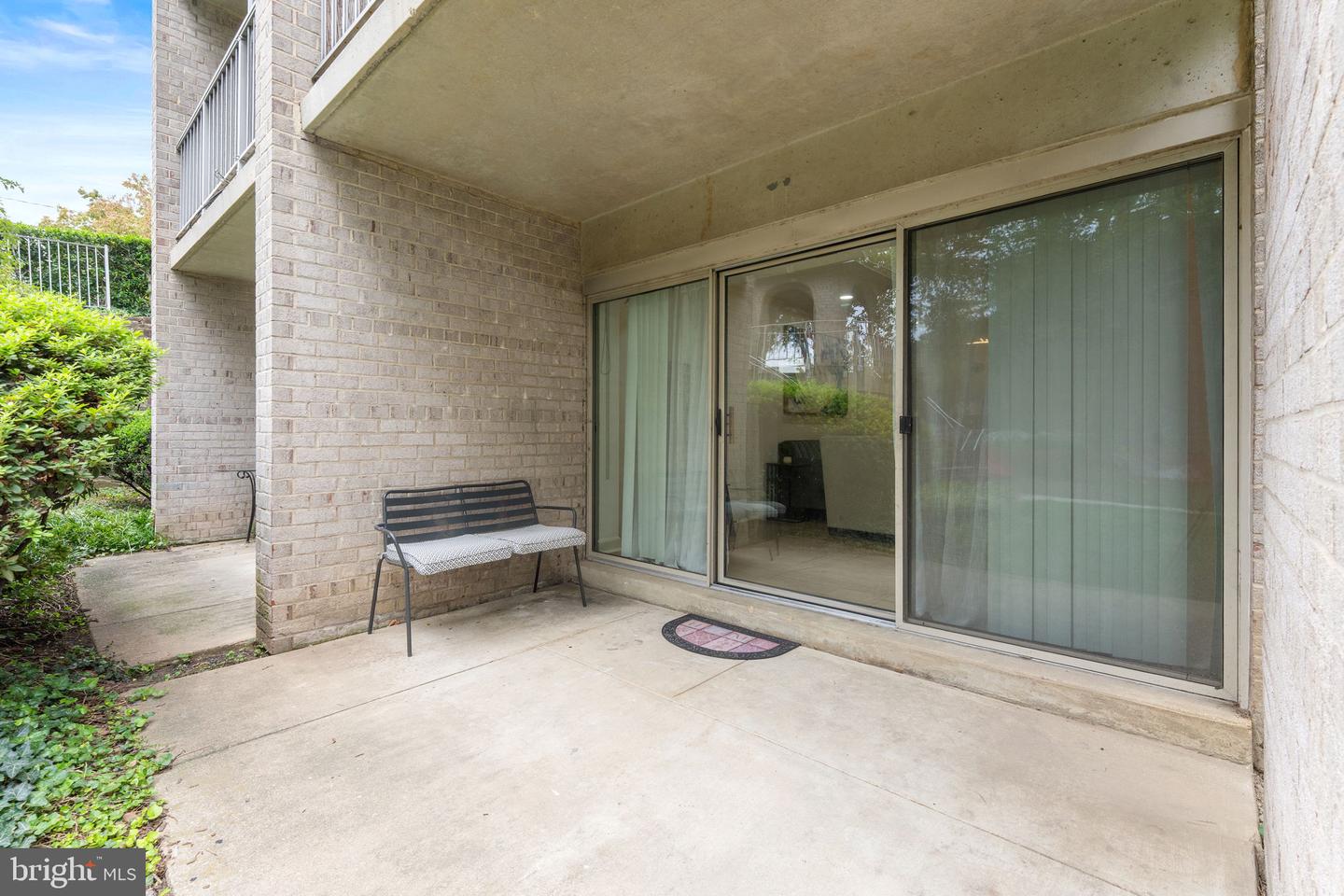 1 CANTERBURY SQ #101, ALEXANDRIA, Virginia 22304, 2 Bedrooms Bedrooms, ,1 BathroomBathrooms,Residential,For sale,1 CANTERBURY SQ #101,VAAX2048460 MLS # VAAX2048460