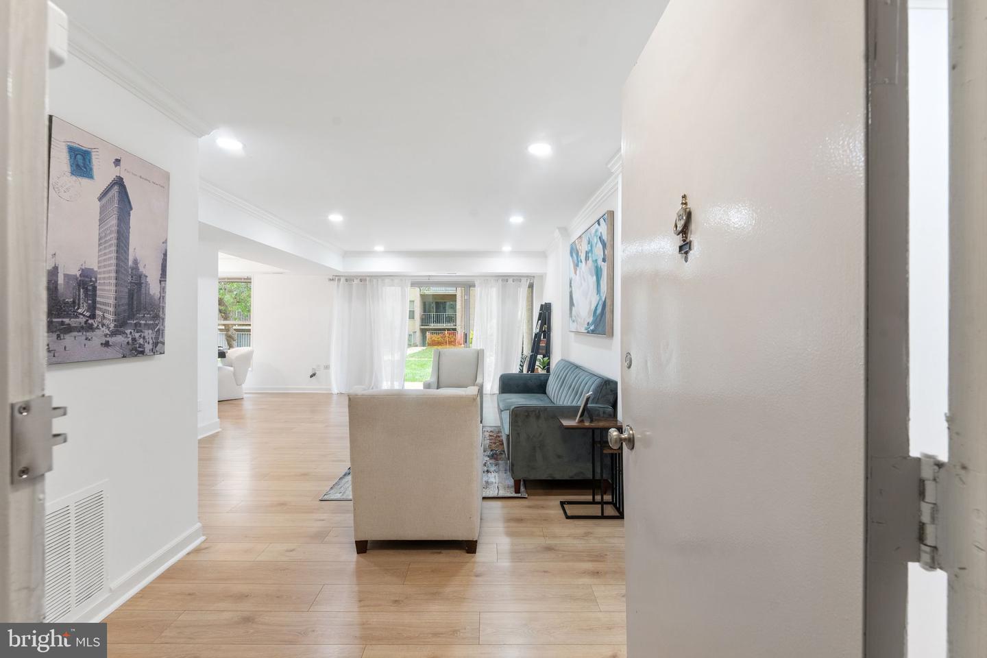 1 CANTERBURY SQ #101, ALEXANDRIA, Virginia 22304, 2 Bedrooms Bedrooms, ,1 BathroomBathrooms,Residential,For sale,1 CANTERBURY SQ #101,VAAX2048460 MLS # VAAX2048460