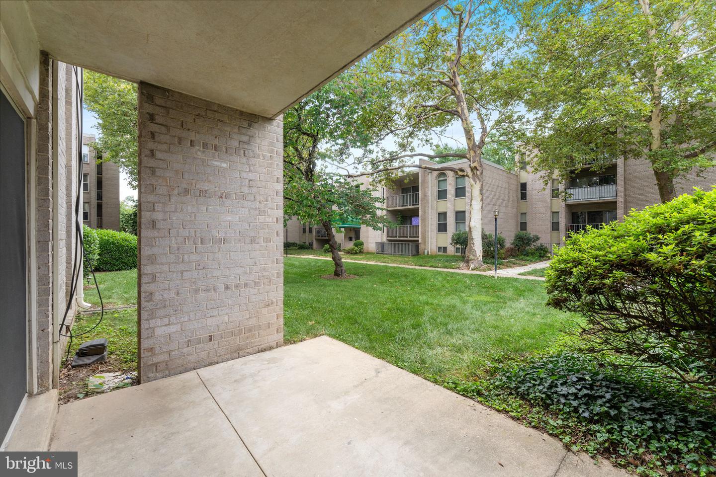 1 CANTERBURY SQ #101, ALEXANDRIA, Virginia 22304, 2 Bedrooms Bedrooms, ,1 BathroomBathrooms,Residential,For sale,1 CANTERBURY SQ #101,VAAX2048460 MLS # VAAX2048460