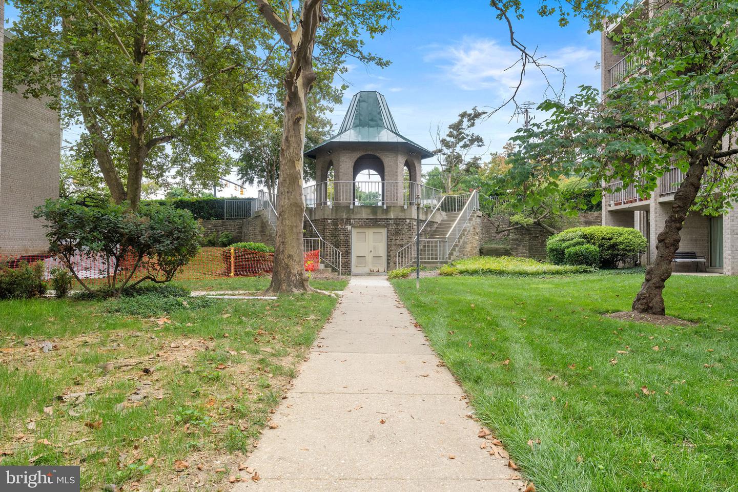 1 CANTERBURY SQ #101, ALEXANDRIA, Virginia 22304, 2 Bedrooms Bedrooms, ,1 BathroomBathrooms,Residential,For sale,1 CANTERBURY SQ #101,VAAX2048460 MLS # VAAX2048460
