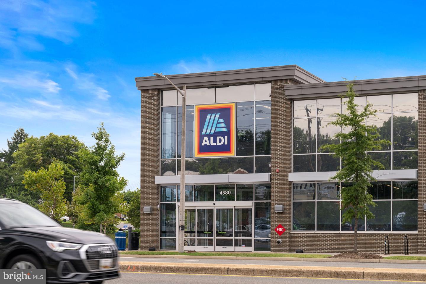 1 CANTERBURY SQ #101, ALEXANDRIA, Virginia 22304, 2 Bedrooms Bedrooms, ,1 BathroomBathrooms,Residential,For sale,1 CANTERBURY SQ #101,VAAX2048460 MLS # VAAX2048460