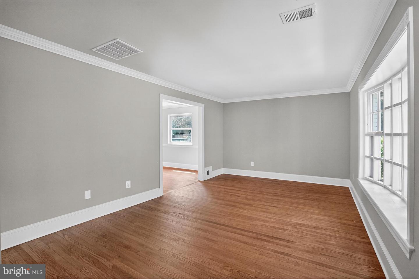 310 MISSOURI AVE, HERNDON, Virginia 20170, 4 Bedrooms Bedrooms, ,2 BathroomsBathrooms,Residential,For sale,310 MISSOURI AVE,VAFX2260686 MLS # VAFX2260686