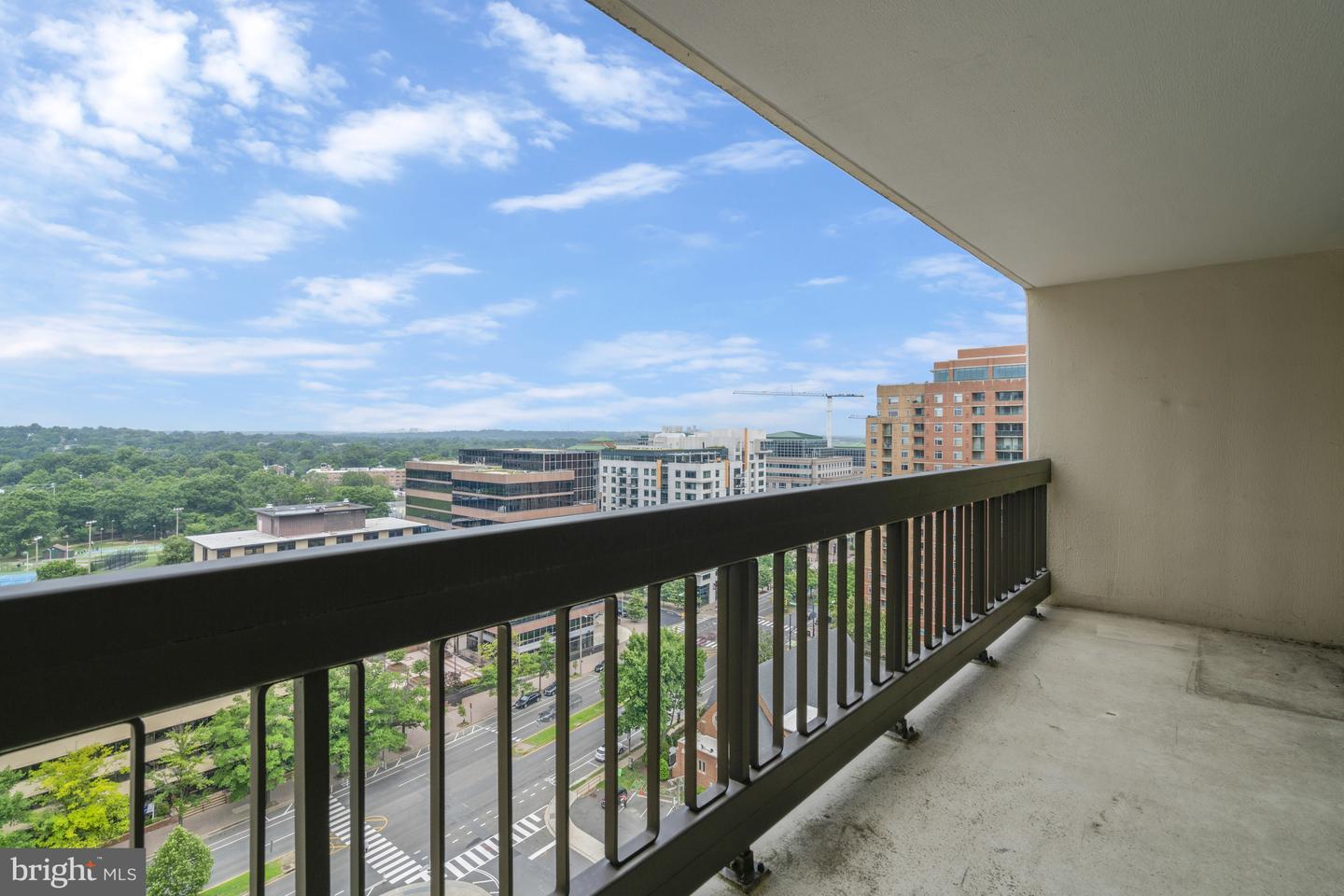 3800 FAIRFAX DR #1411, ARLINGTON, Virginia 22203, 2 Bedrooms Bedrooms, ,2 BathroomsBathrooms,Residential,For sale,3800 FAIRFAX DR #1411,VAAR2060538 MLS # VAAR2060538