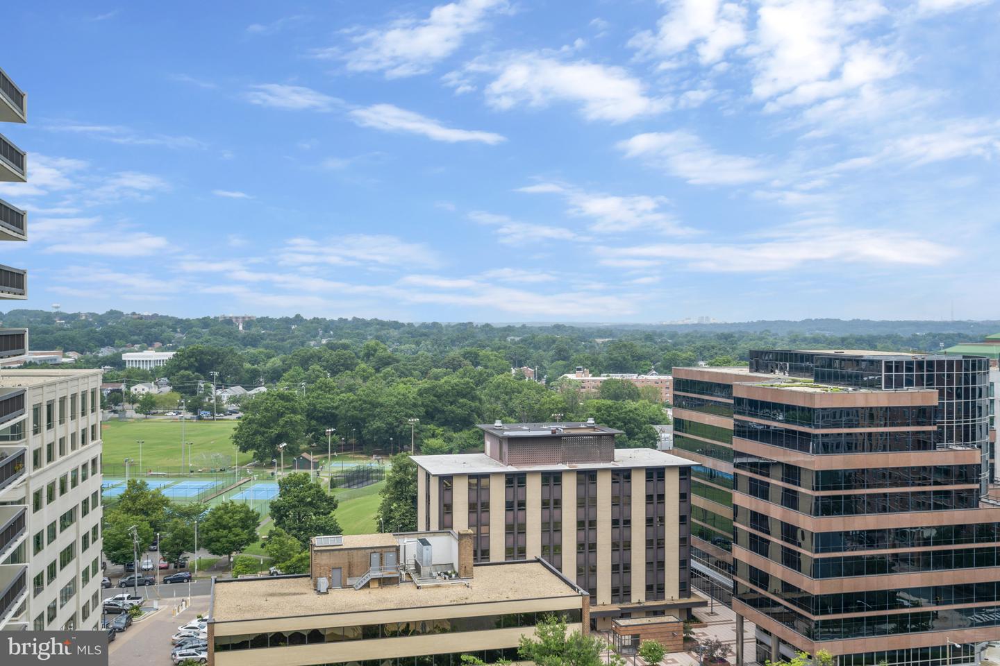 3800 FAIRFAX DR #1411, ARLINGTON, Virginia 22203, 2 Bedrooms Bedrooms, ,2 BathroomsBathrooms,Residential,For sale,3800 FAIRFAX DR #1411,VAAR2060538 MLS # VAAR2060538