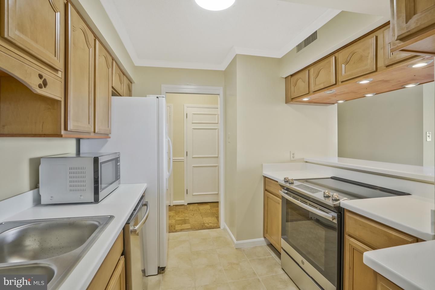 3800 FAIRFAX DR #1411, ARLINGTON, Virginia 22203, 2 Bedrooms Bedrooms, ,2 BathroomsBathrooms,Residential,For sale,3800 FAIRFAX DR #1411,VAAR2060538 MLS # VAAR2060538