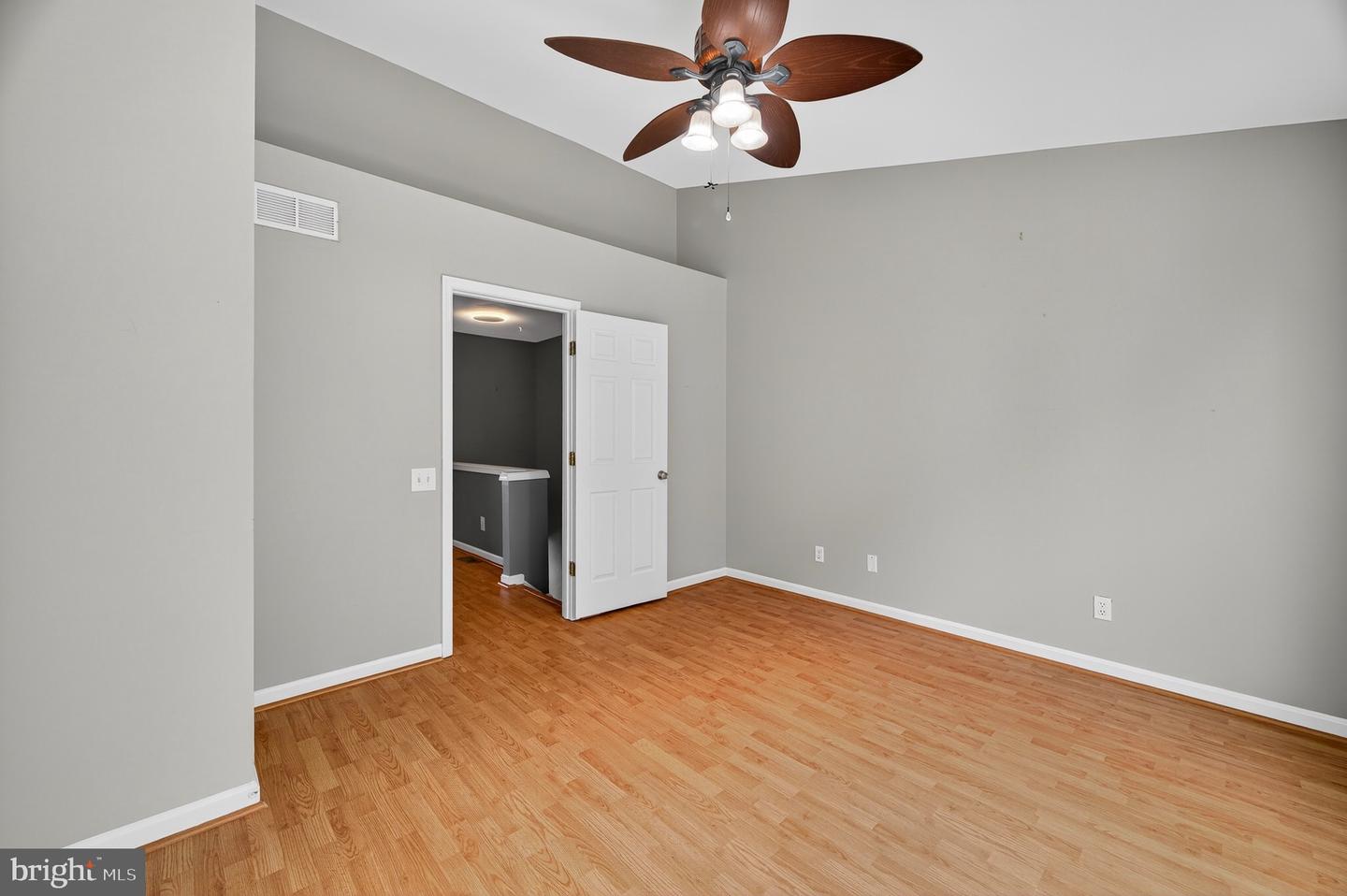 341 BARNFIELD SQ NE, LEESBURG, Virginia 20176, 3 Bedrooms Bedrooms, ,2 BathroomsBathrooms,Residential,For sale,341 BARNFIELD SQ NE,VALO2101818 MLS # VALO2101818